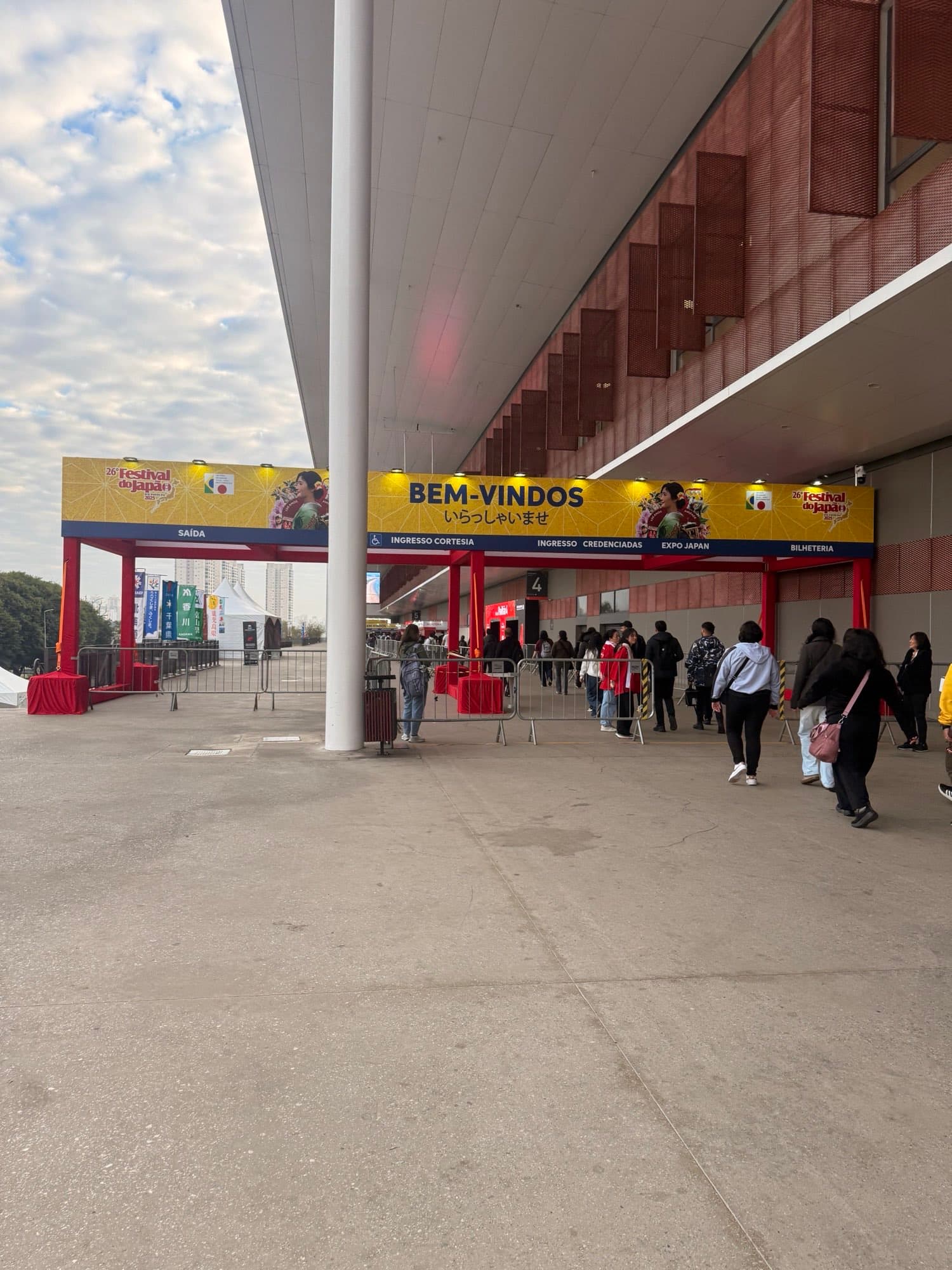 Fachada de boas-vindas da 26ª edição do Festival do Japão, em 2025